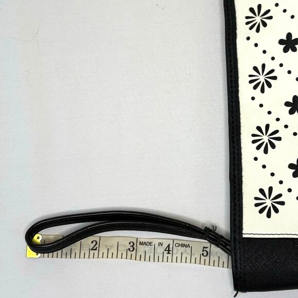 Vera Bradley Laser Cut Flowerlines Wristlet Black White Faux Leather NWOT - Picture 13 of 13